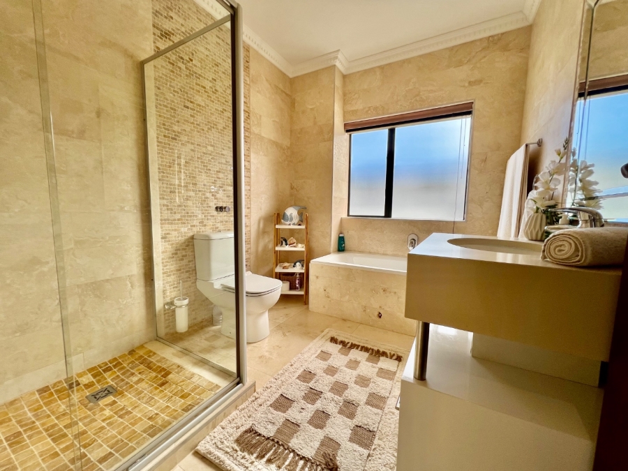 5 Bedroom Property for Sale in Oubaai Western Cape